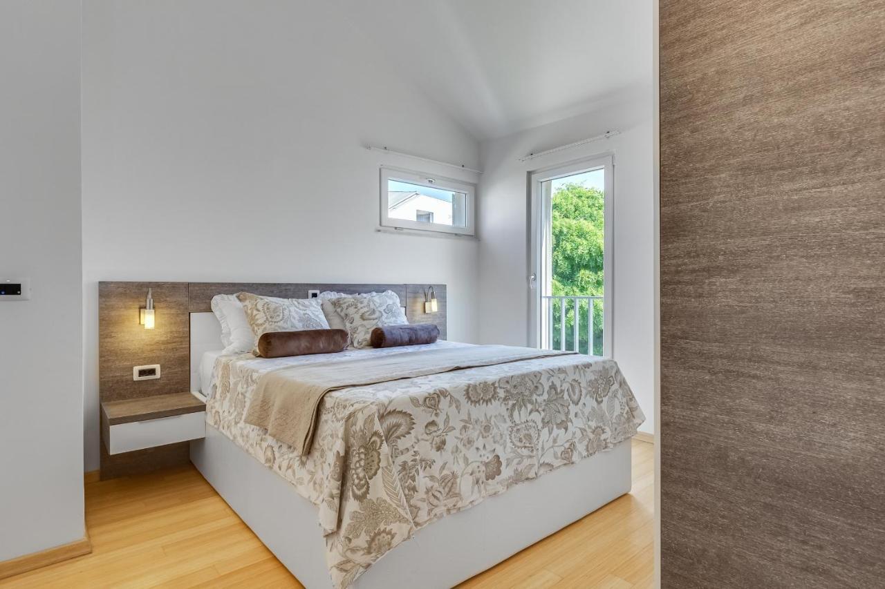 Luxury Two-Floor Apartment In Petrcane With Garden And Pool Екстер'єр фото