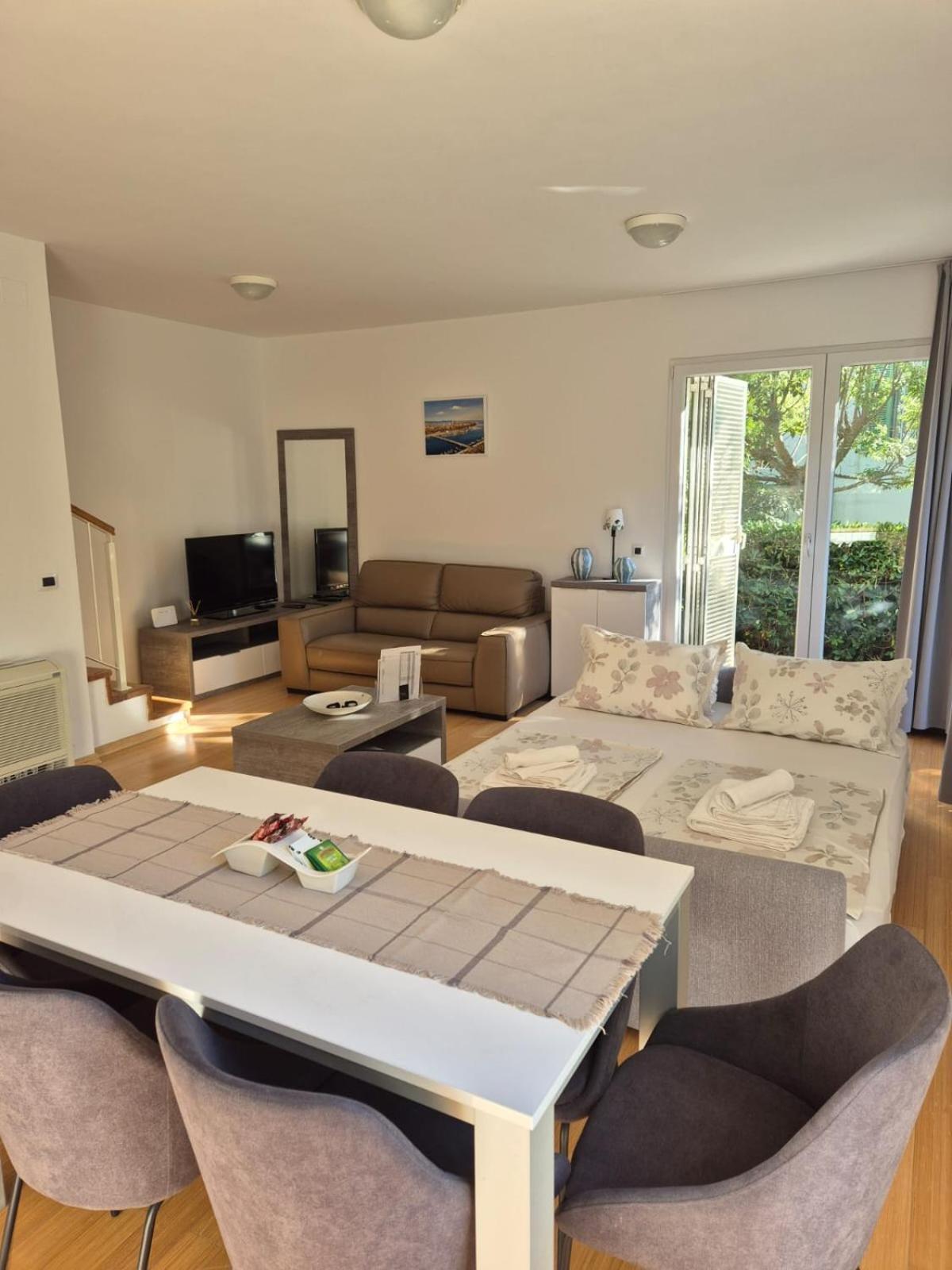 Luxury Two-Floor Apartment In Petrcane With Garden And Pool Екстер'єр фото